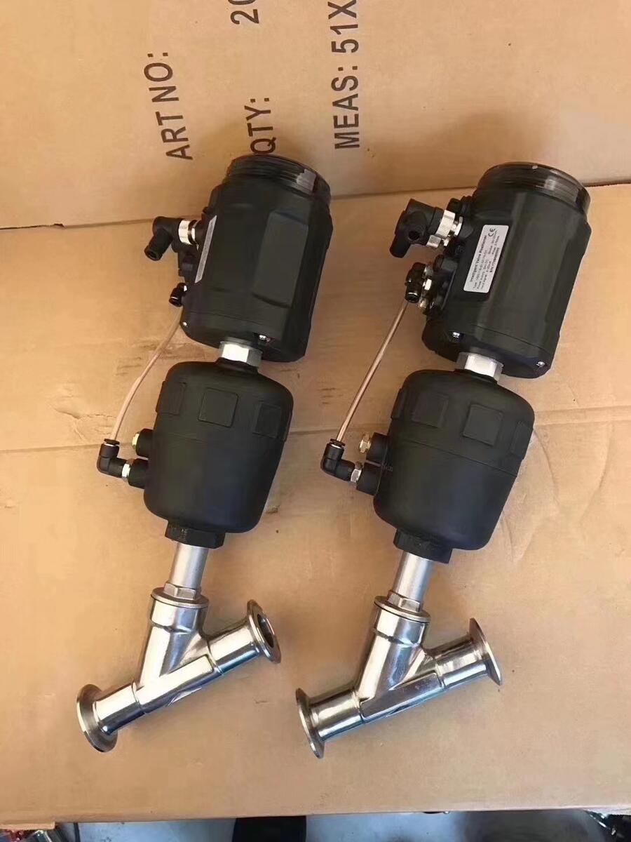ڽ