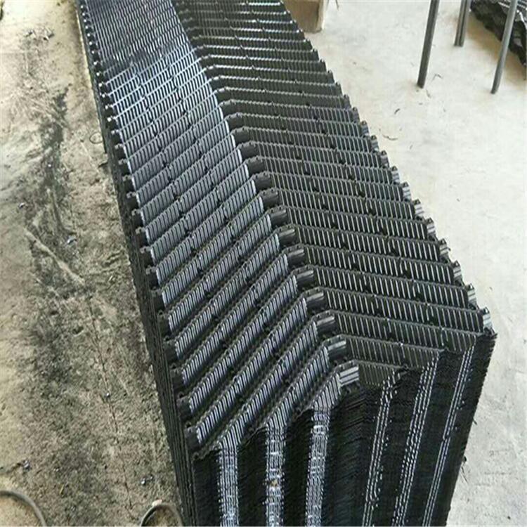϶
